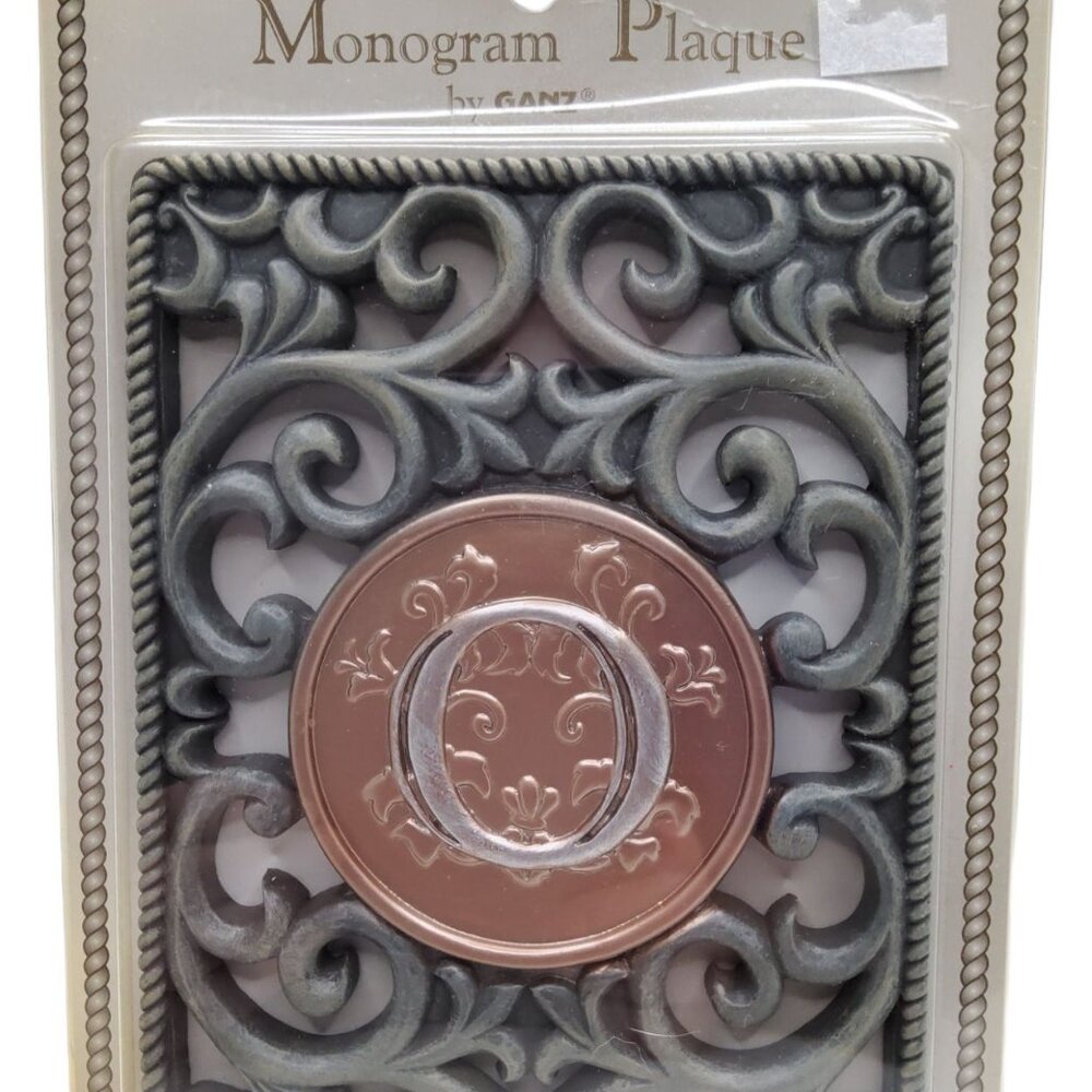 vintage 1990's ganz decorative heavy resin mongram letter. "O" new old stock